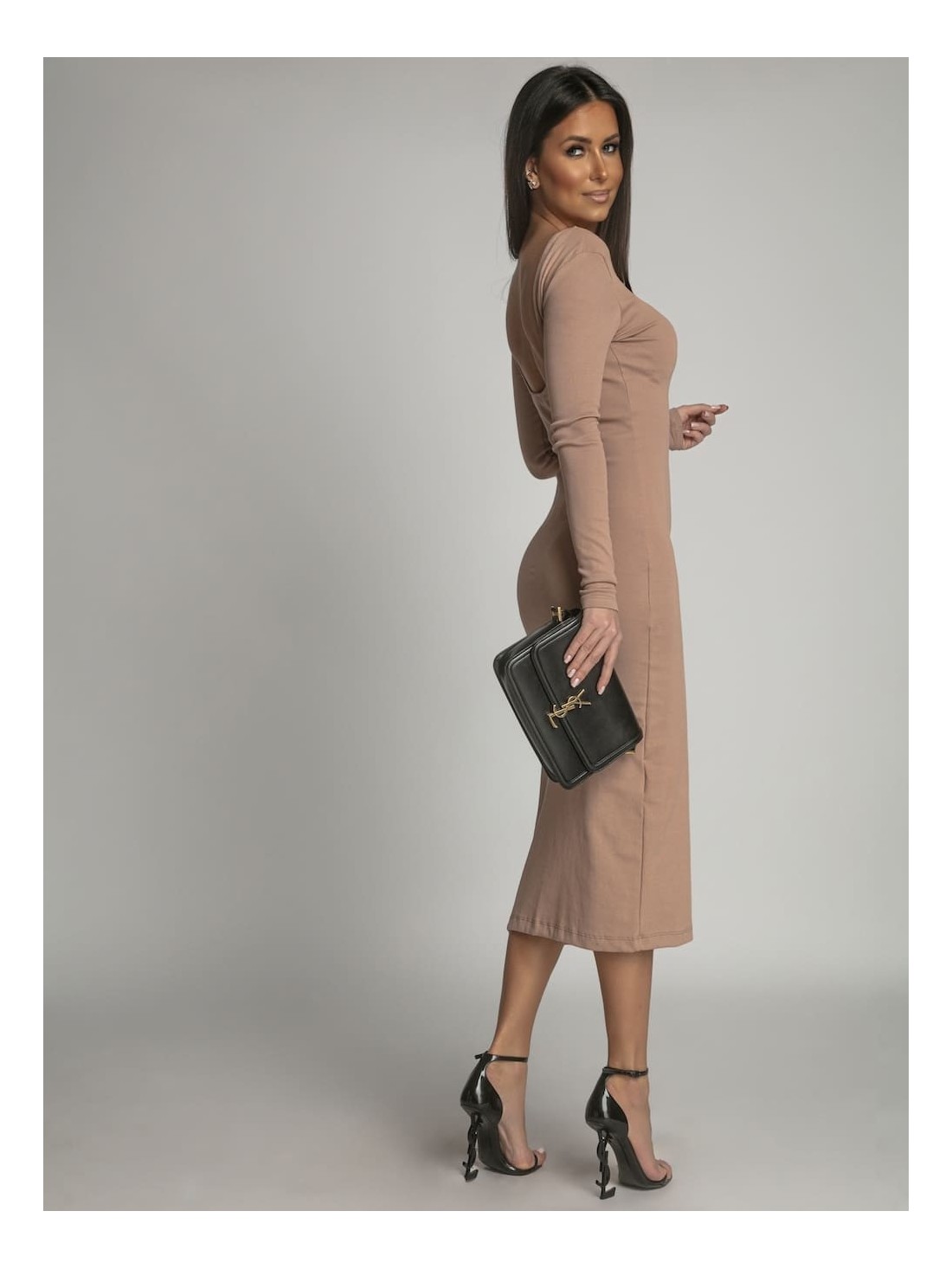 Geripptes Kleid mit Cappuccino-Ausschnitt FG673